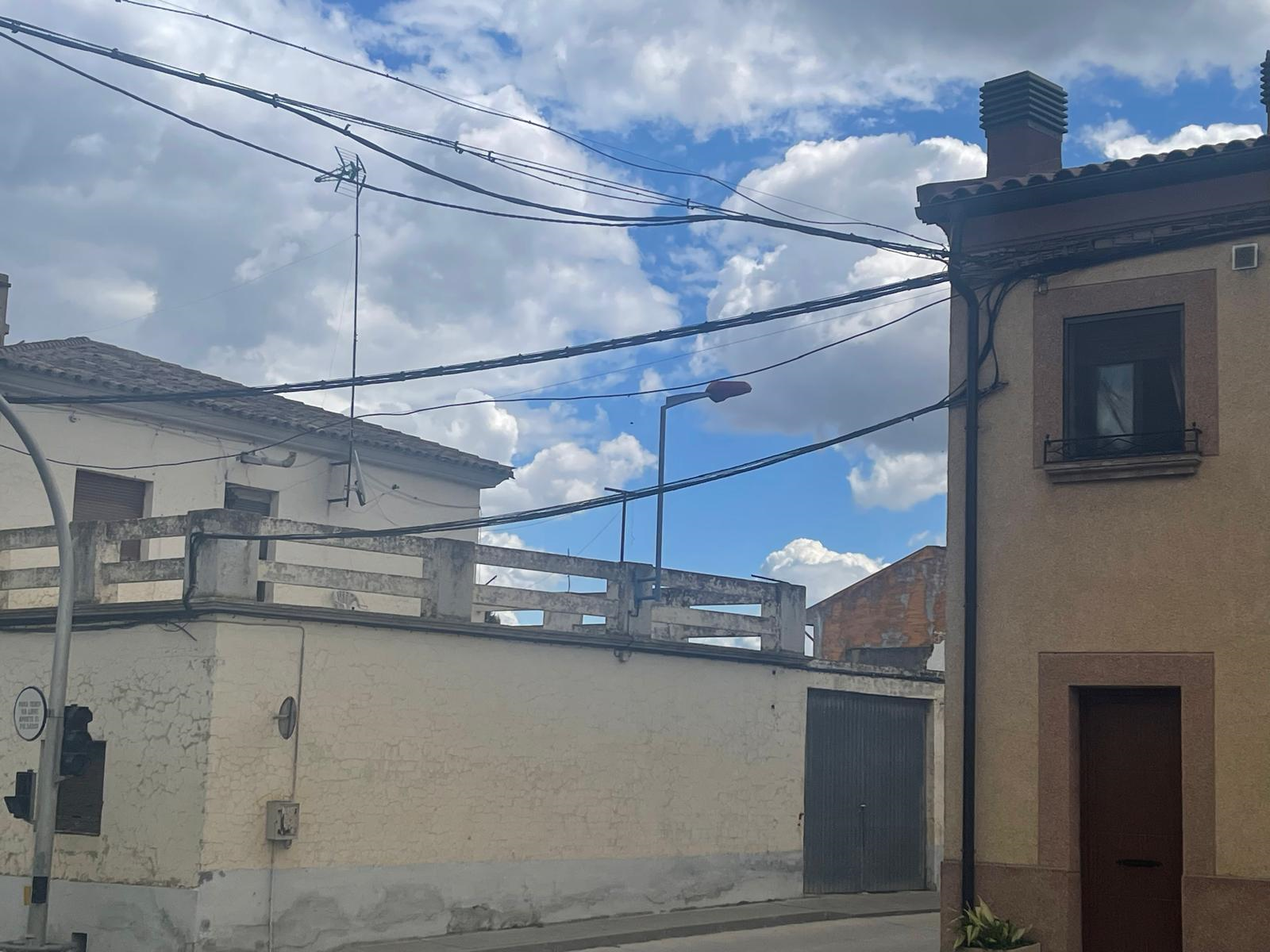 CABLES HASTA EN LA SOPA